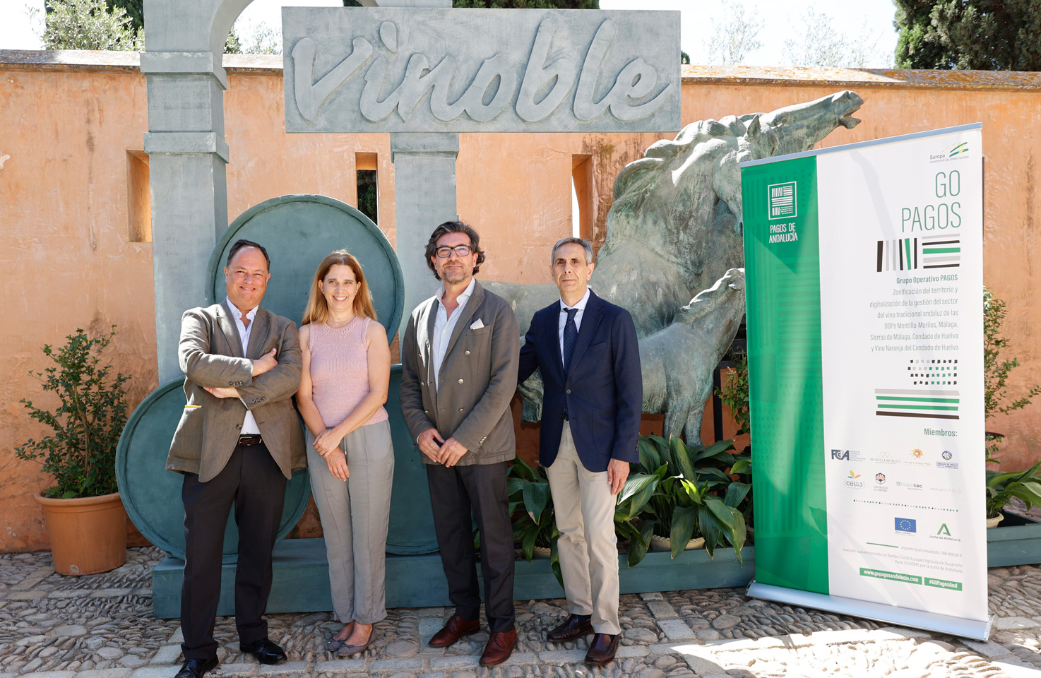 Antonio Izquierdo, secretario general de las DD.OO.PP. Condado de Huelva (segundo por la derecha), ha participado en la presentación del proyecto GO PAGOS en Vinoble Jerez 2024.