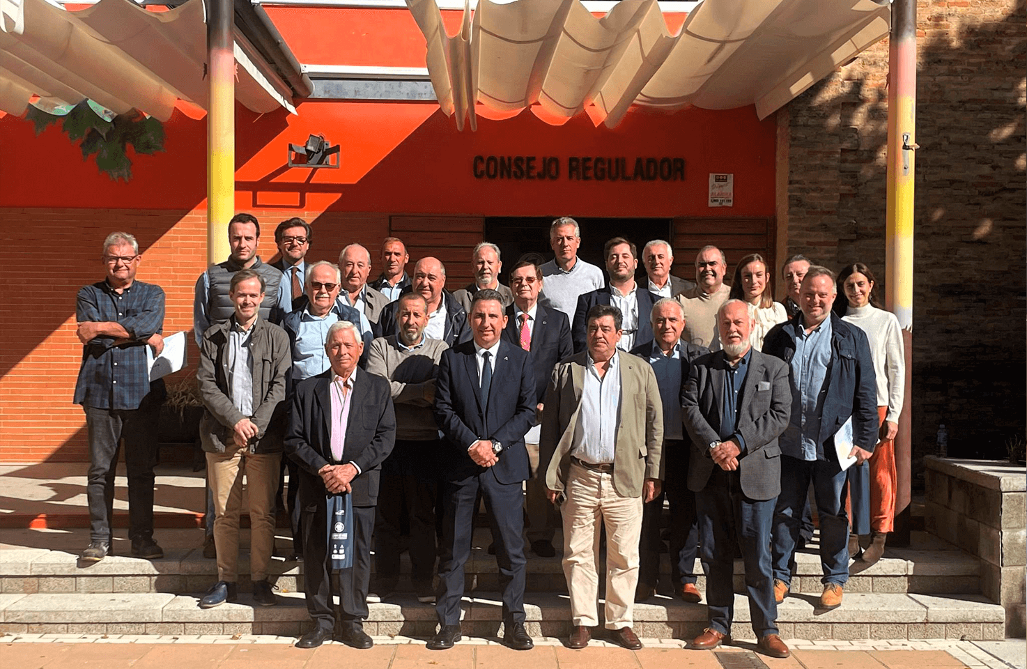 Foto de familia del nuevo plenario del Consejo Regulador Condado de Huelva.