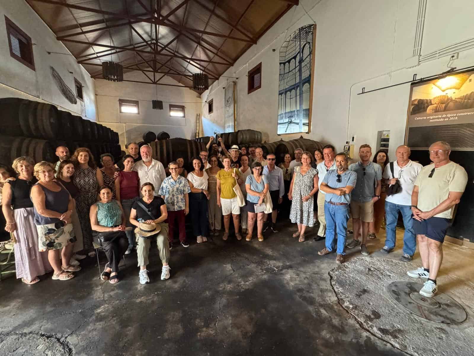 El alumnado del curso del verano pasado durante una visita a una de las bodegas amparadas.